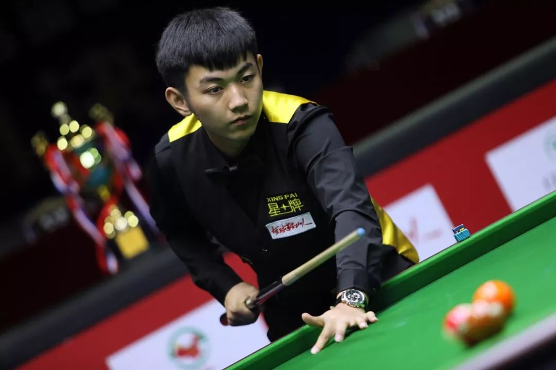 他鼓励球员 他鼓励球员