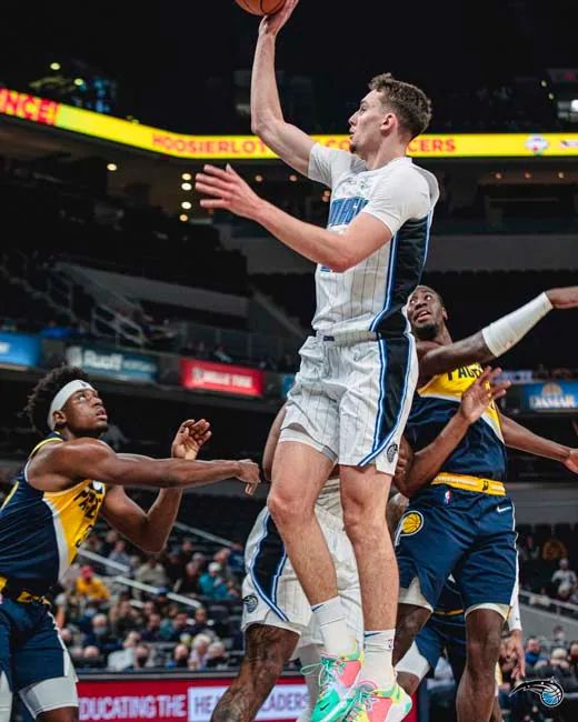 纳在中场掌 纳在中场掌